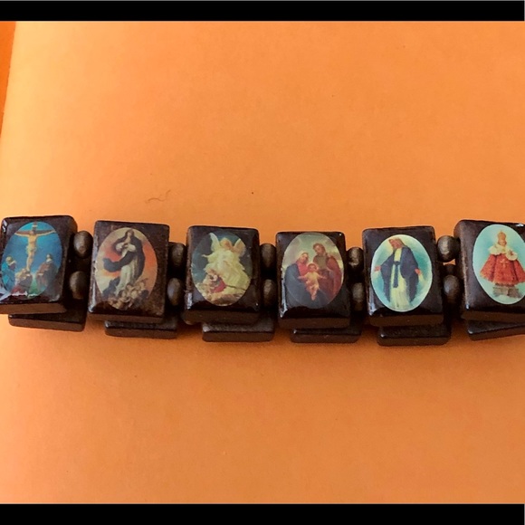 Beaded, Wood, stretch bracelet w/Christian images - Picture 3 of 3